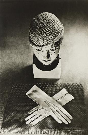 GRETE STERN & ELLEN AUERBACH (1904-99 & 1906-2004) Ringl + Pit Fotografie Portfolio. 1929-33; printed 1985.